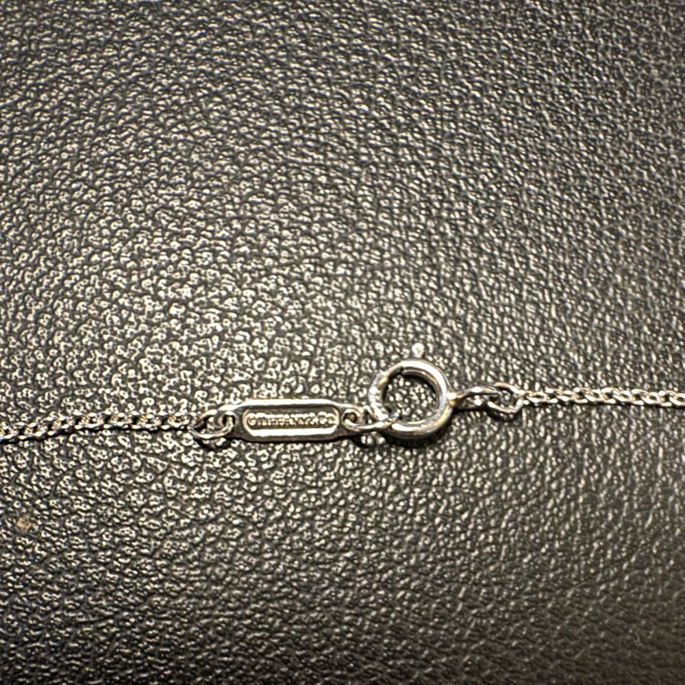 Tiffany Lynn pendant necklace in Platinum & Diamond. Sold private sale - Picture 6 of 6